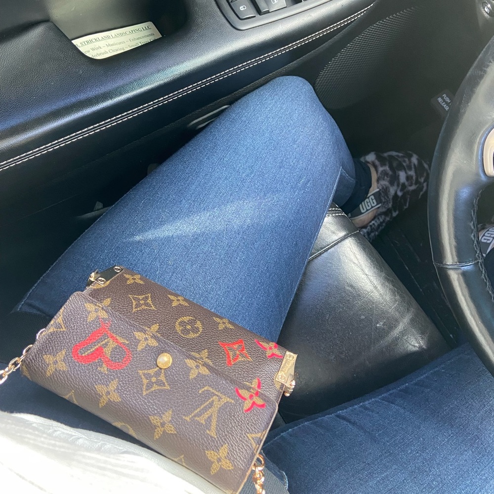 ♥️Louis Vuitton Heart Monogram Crossbody Wallet Chain Revamp Fall in Love Motiff